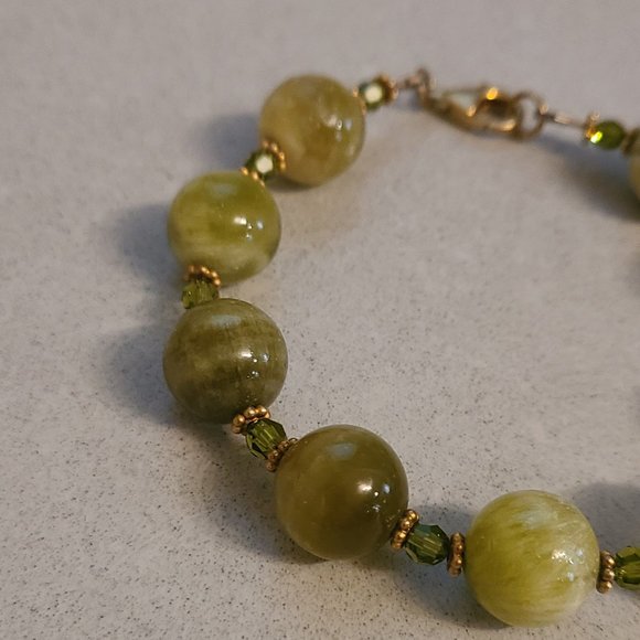 Jade Colored Glass Beaded Bracelet - Picture 5 of 9